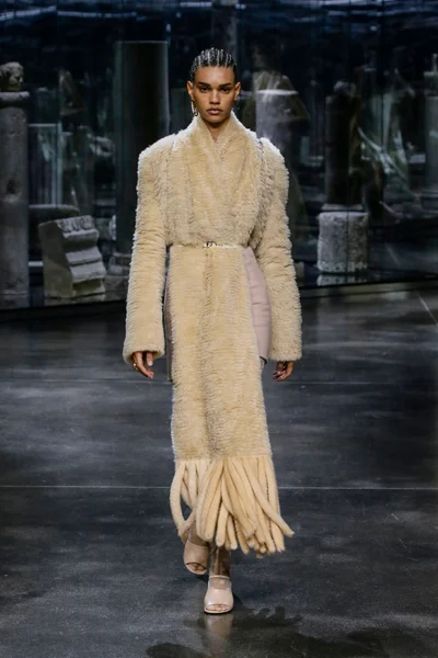 Look 13
